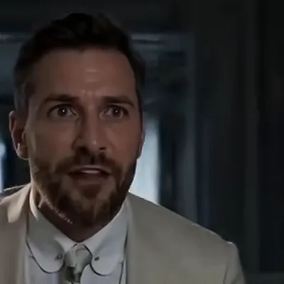 Mr Carlo — Serena's father, the wealthy patriarch