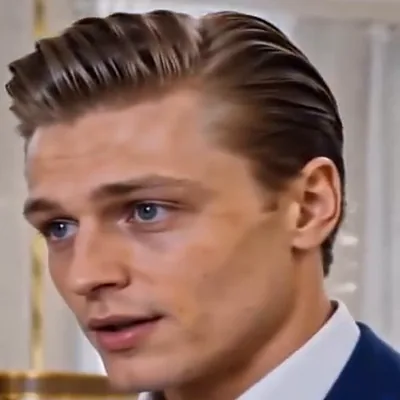 Grant — The ex-fiancé who dumped Mia for being poor