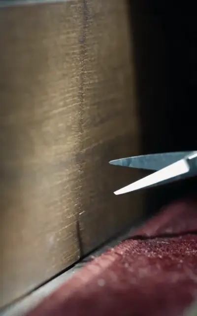 Scissors working open the safe compartment