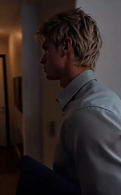 Noah realizes he's being looked through